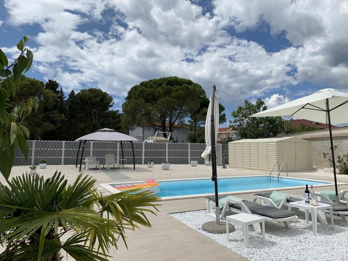 Grey Pearl With Free Ev Ch-Station Apartment Valbandon Exterior photo