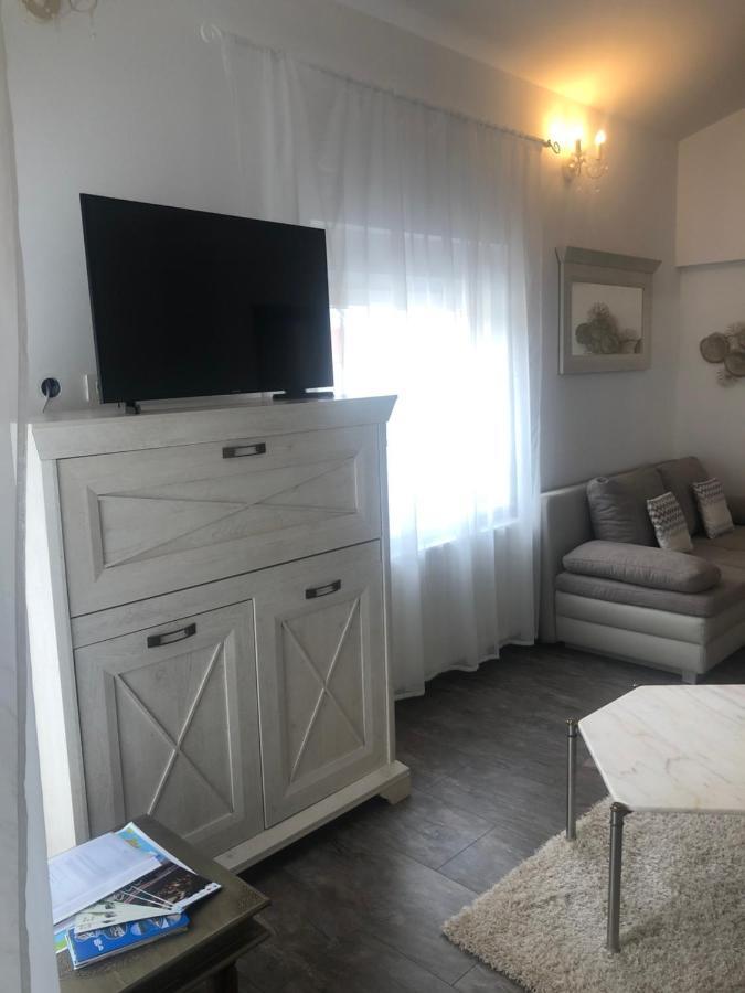 Grey Pearl With Free Ev Ch-Station Apartment Valbandon Exterior photo