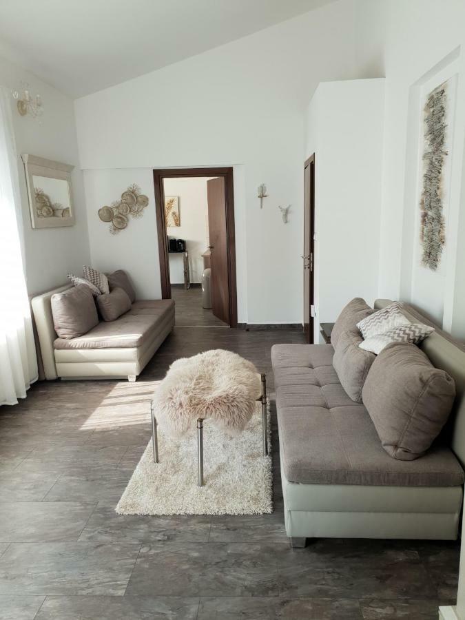 Grey Pearl With Free Ev Ch-Station Apartment Valbandon Exterior photo